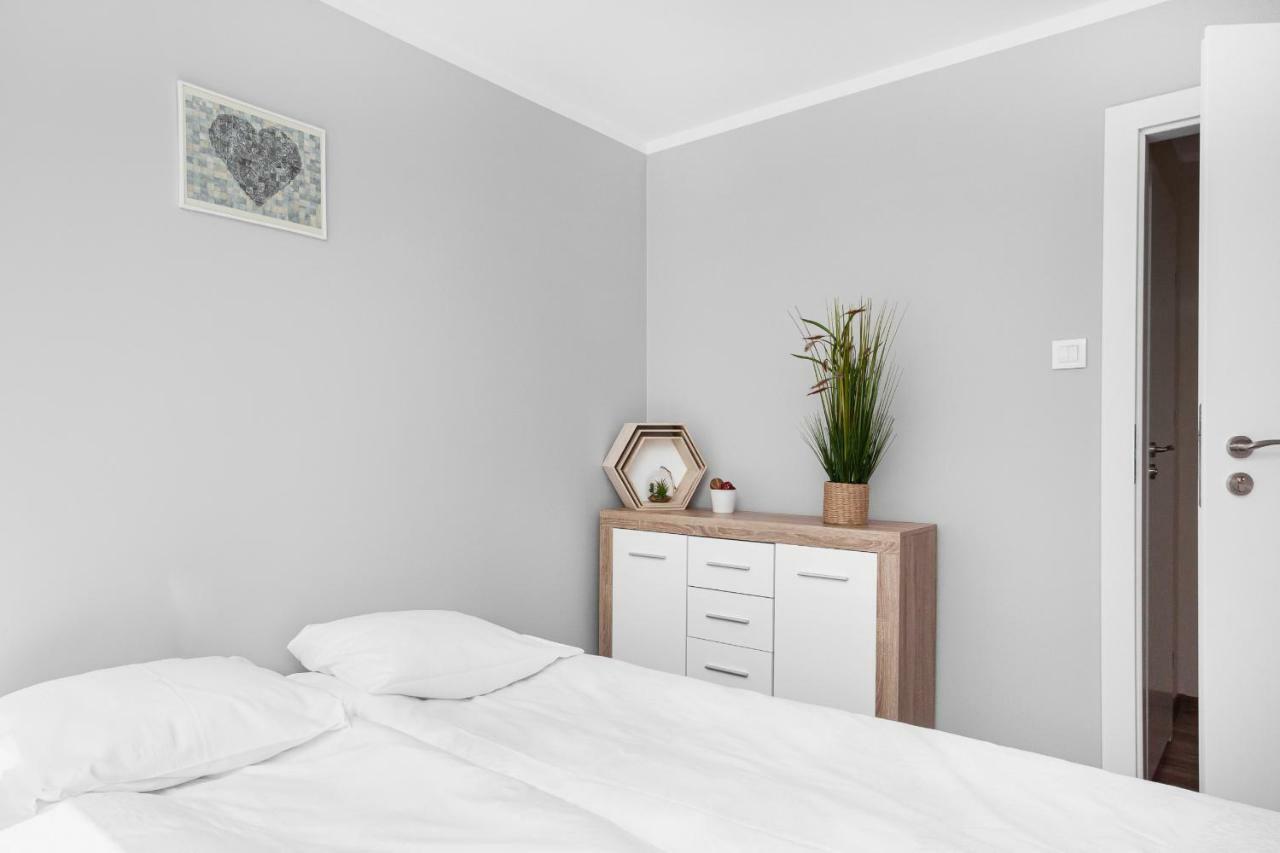 Apartments Warsaw Solidarnosci By Renters Екстер'єр фото